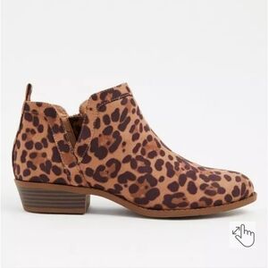 🆕️ 8 WW LEOPARD FAUX SUEDE V CUT BOOTIE